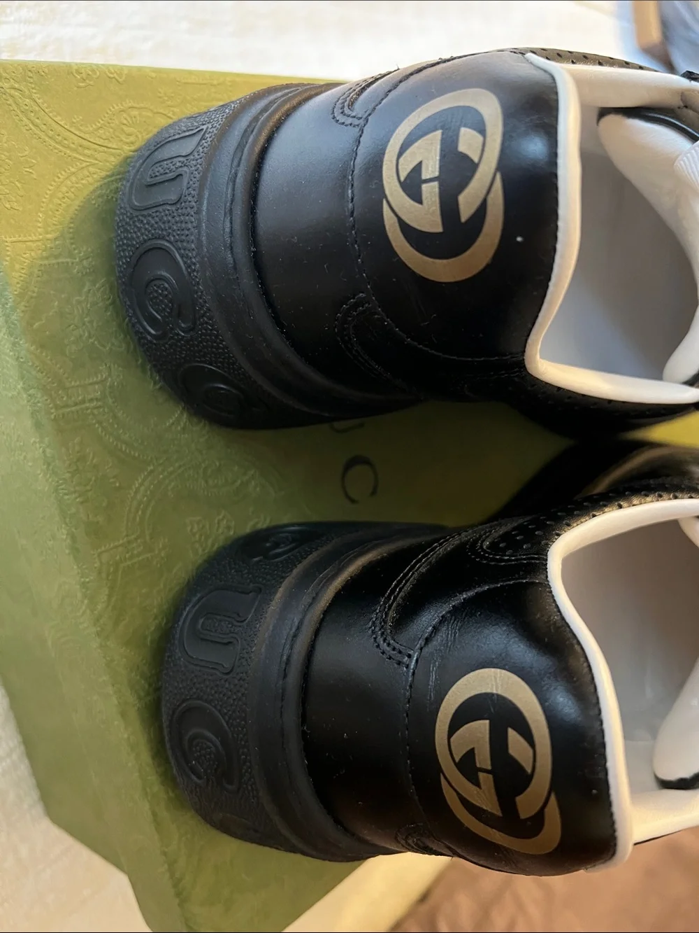 Men’s Gucci Black Leather Men’s Low-Top Sneakers with White Lining